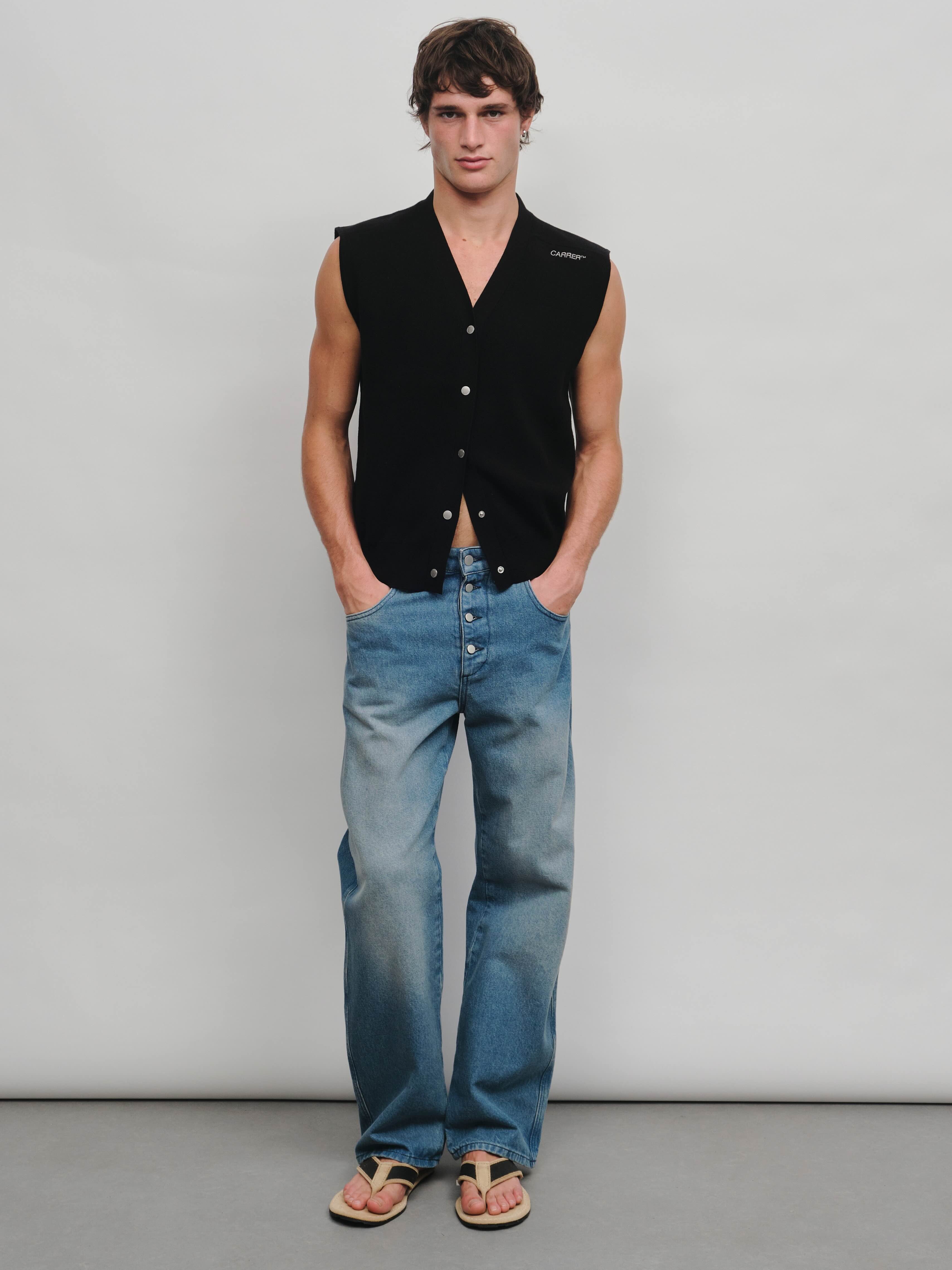 CARRER_COVE VEST IN BLACK