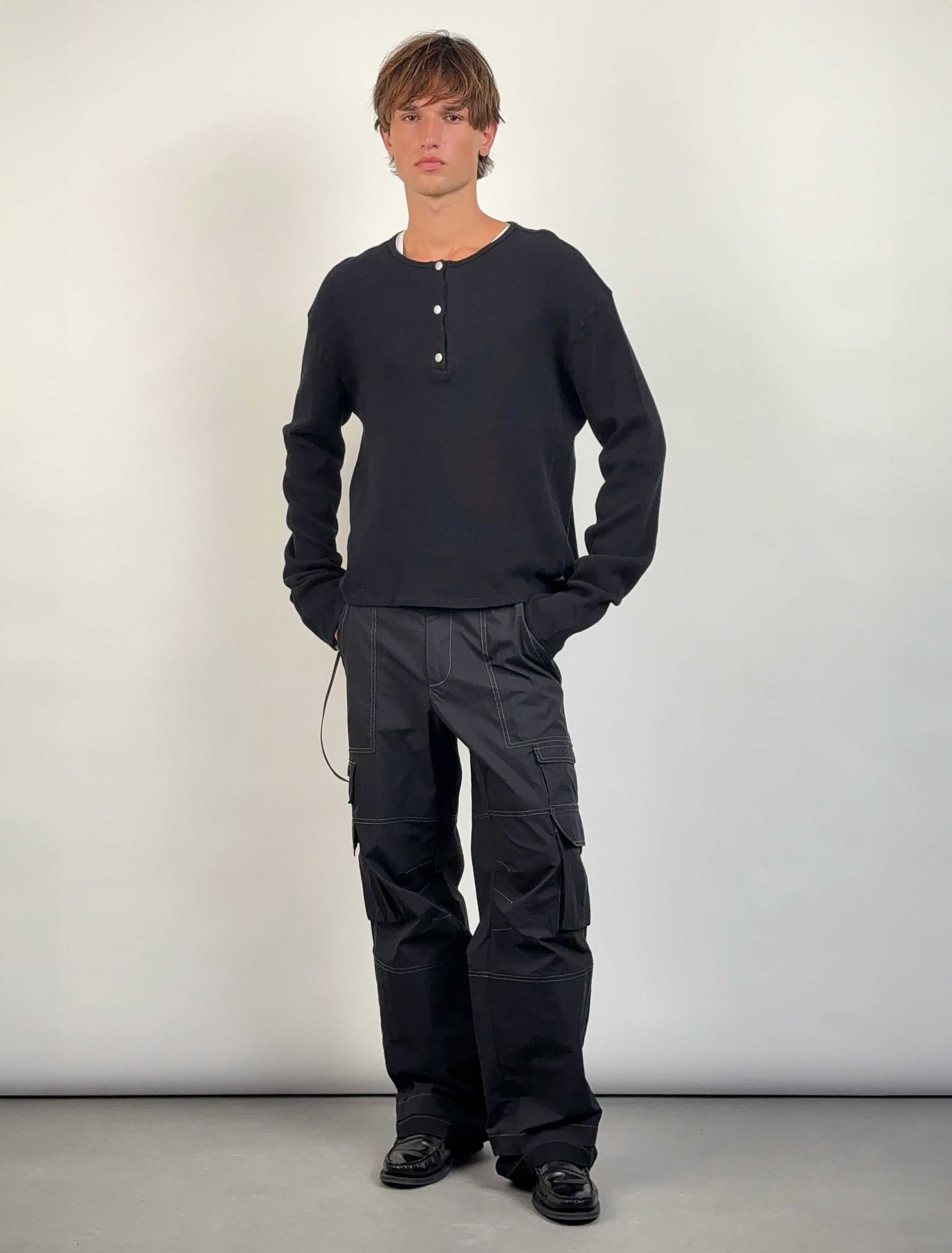 CARRER_LIS HENLEY IN BLACK